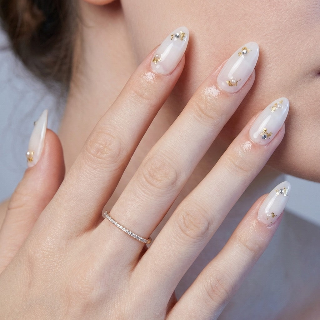 White Gold Elegance Migdală-Unghii false lucrate manual